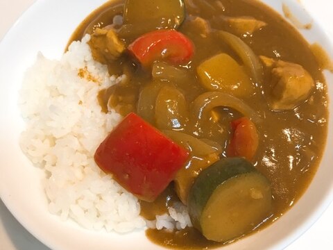 パプリカとズッキーニで☆美味しいささみカレー